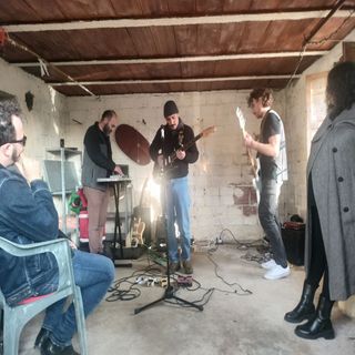 Live in formazione ridotta dei Gorgo, Sprinzi e Turbopeluches nel garage di casa mia per un evento aperto solo a pochi invitati.